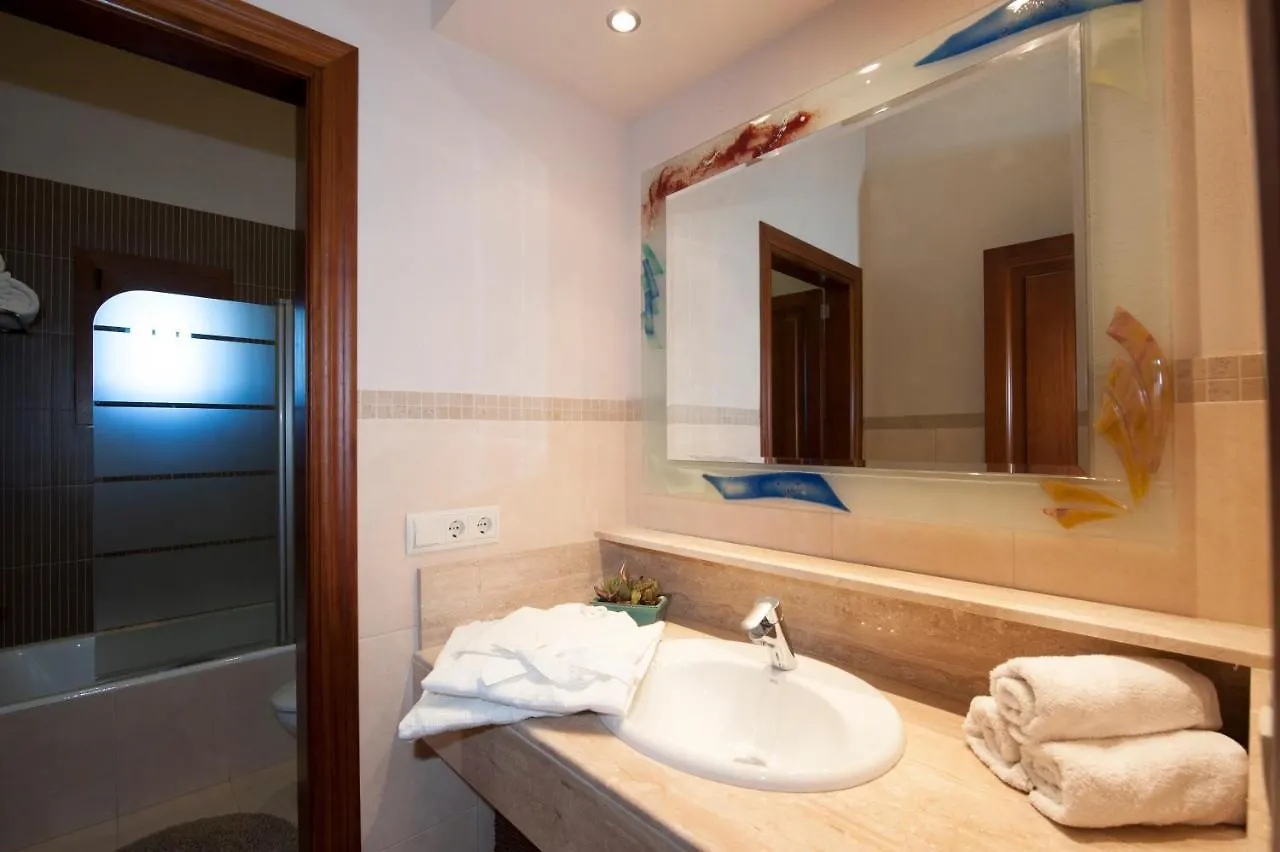 Luxurious 6-Bedroom Villa Just 10 Minutes From The Beach Manacor  Manacor (Mallorca)