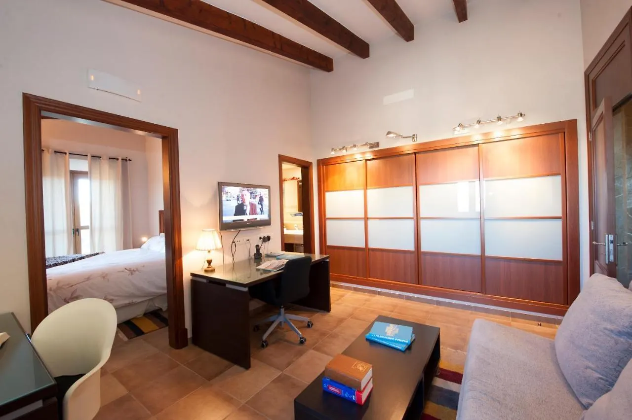 Luxurious 6-Bedroom Villa Just 10 Minutes From The Beach Manacor  Spanien