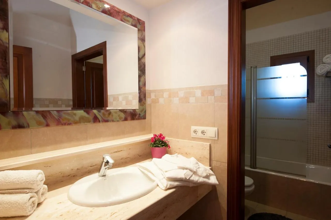 Luxurious 6-Bedroom Villa Just 10 Minutes From The Beach Manacor