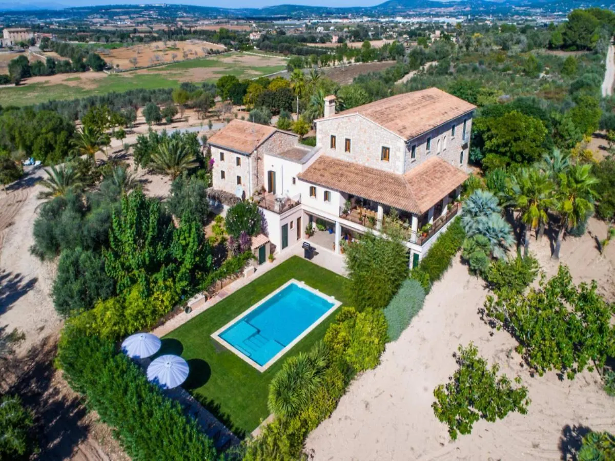 Luxurious 6-Bedroom Villa Just 10 Minutes From The Beach Manacor  Spanien