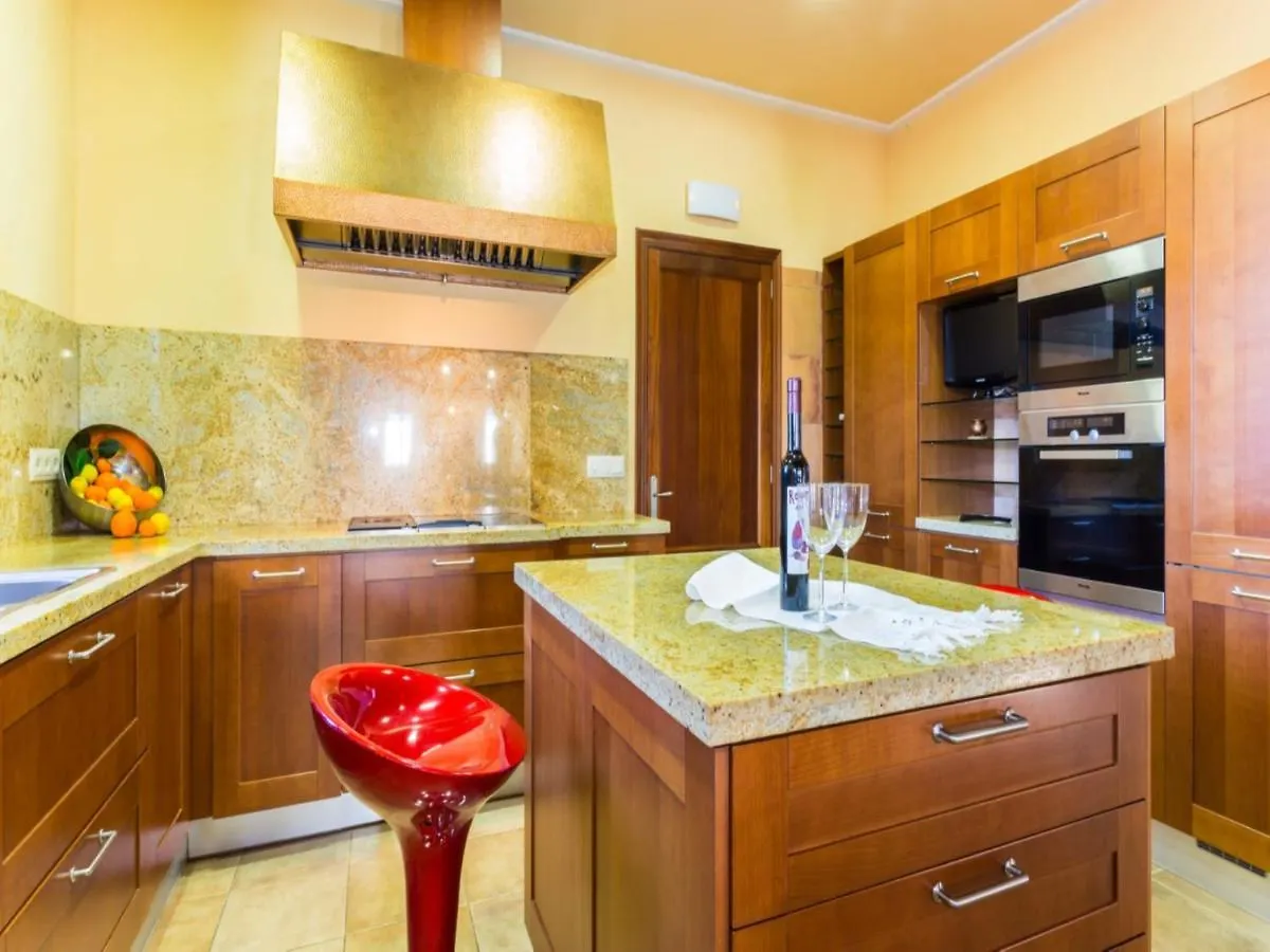 Luxurious 6-Bedroom Villa Just 10 Minutes From The Beach Manacor  0*, Manacor (Mallorca) Spanien